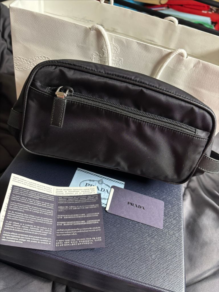 프라다 리나일론 앤 사피아노 레더 트래블 파우치--1