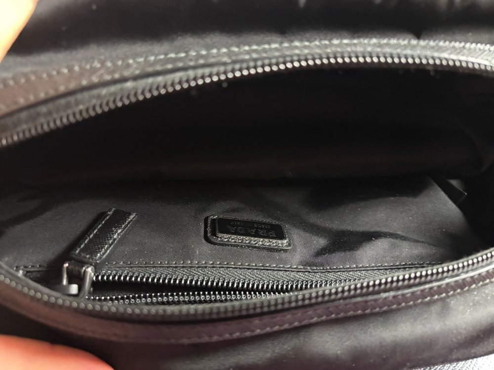 프라다 리나일론 앤 사피아노 레더 트래블 파우치--2