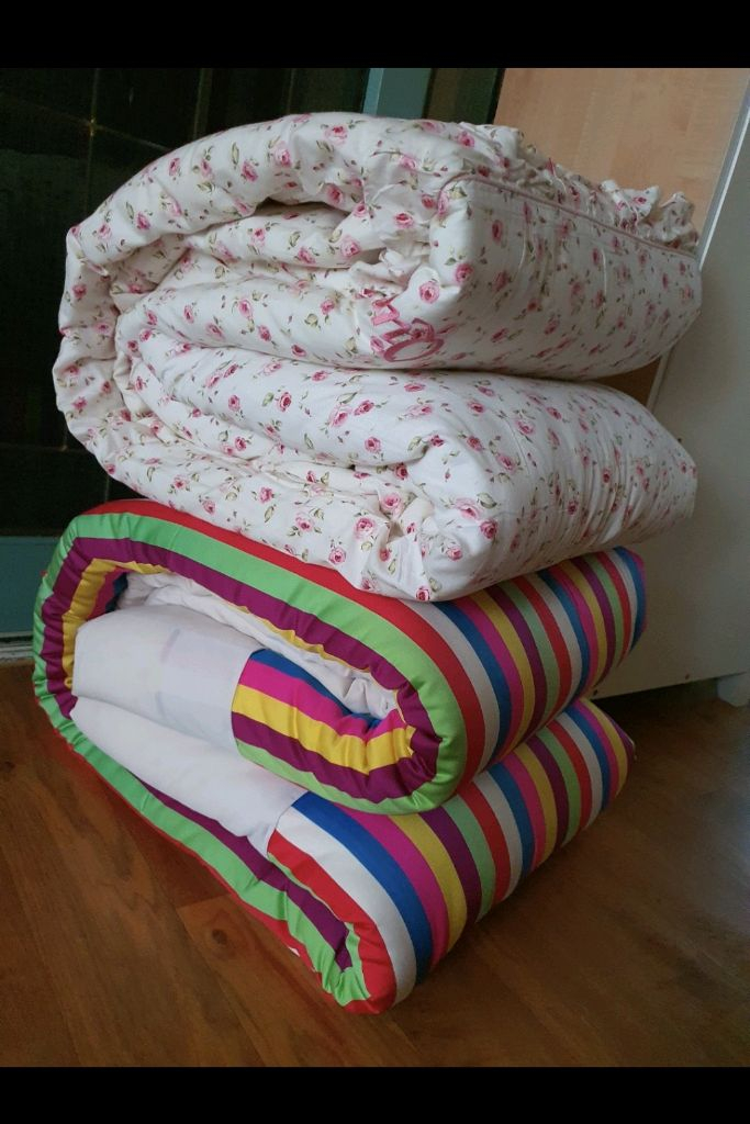 두툼한요+두툼한이불 둘다 따뜻하고 포근함 편하게 쓰실분께 저렴히 2만원--1