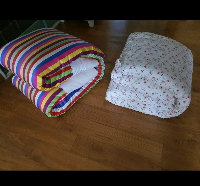 두툼한요+두툼한이불 둘다 따뜻하고 포근함 편하게 쓰실분께 저렴히 2만원--3