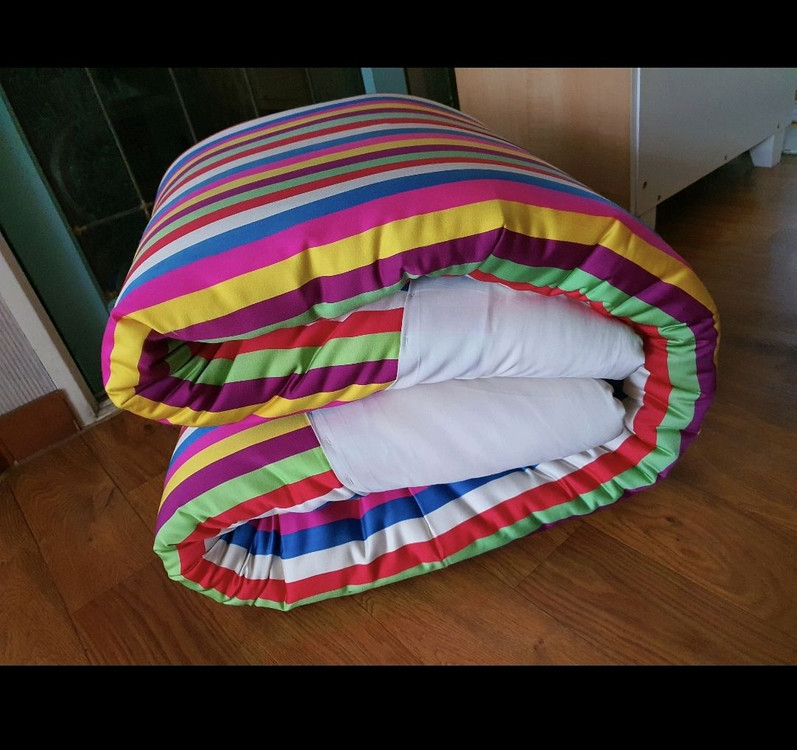 두툼한요+두툼한이불 둘다 따뜻하고 포근함 편하게 쓰실분께 저렴히 2만원--8