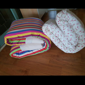 두툼한요+두툼한이불 둘다 따뜻하고 포근함 편하게 쓰실분께 저렴히 2만원