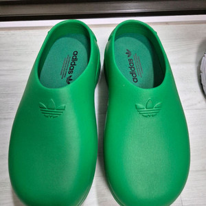 아디다스 클로그 그린 슬리퍼 뮬 260