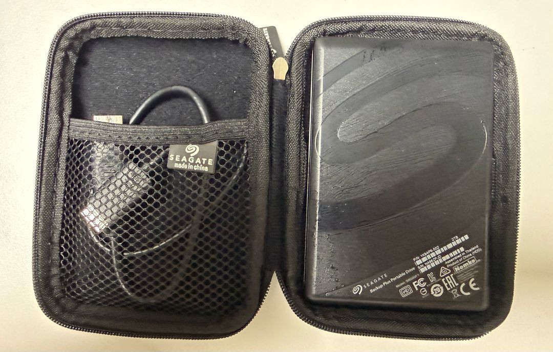 Seagate 외장하드 케이스 + 케이블 포함 2TB--1