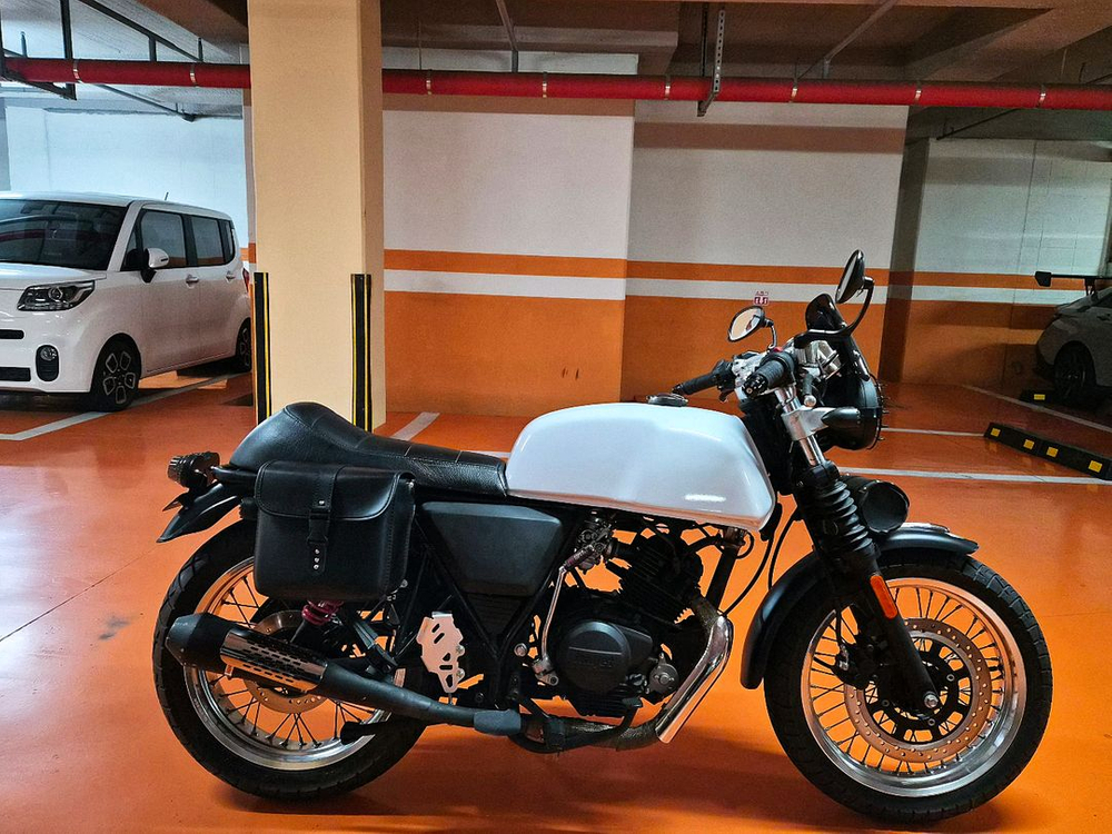 그리폰125 카페레이서 커스텀 판매 17년식--2