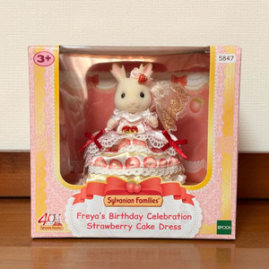 실바니안패밀리 40주년 초콜릿토끼 프레야 생일 딸기 케이크 드레스