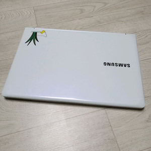 삼성 노트북 i3-4020Y / RAM 8GB / SSD 128GB / 윈도우8.1 / 초기화 완료