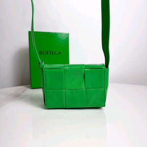 보테가베네타 미니 카세트백