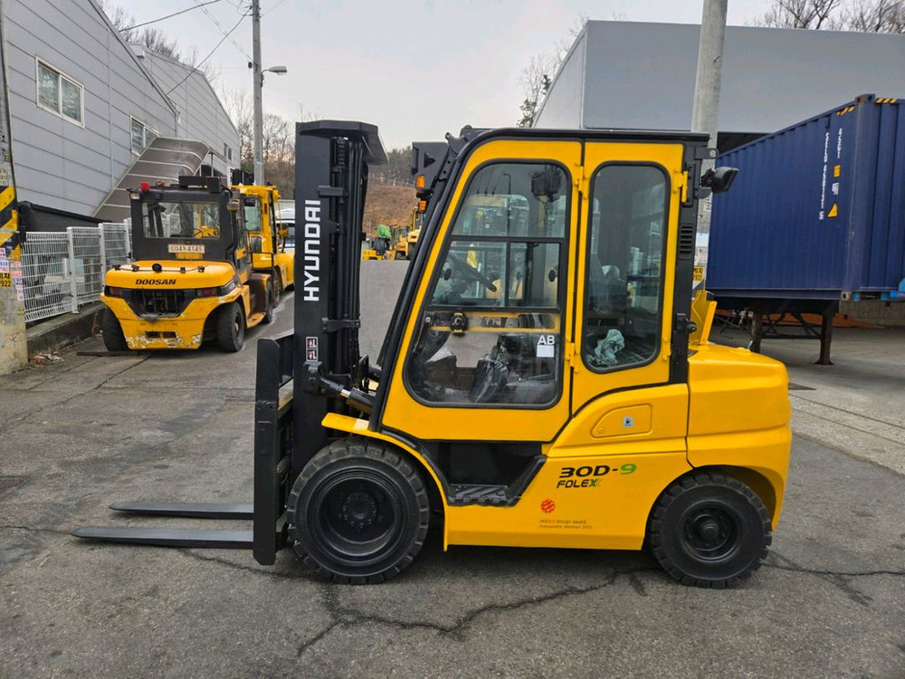 특A급 현대 3톤 3단마스트 17년식 자동발 캐빈 2400만원 디젤 중고지게차 팝니다.--2