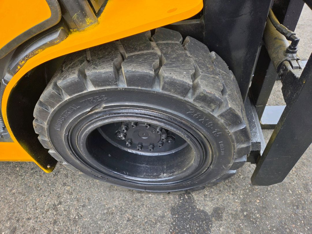 특A급 현대 3톤 3단마스트 17년식 자동발 캐빈 2400만원 디젤 중고지게차 팝니다.--9