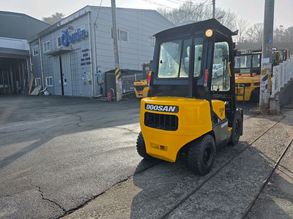 제값 다하는 두산 2.5톤 중고지게차,무넘버 디젤지게차 980만원 판매--2