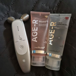 메디큐브 에이지알 더마 ems 중주파 경락 홈케어 디바이스 미사용 새상품