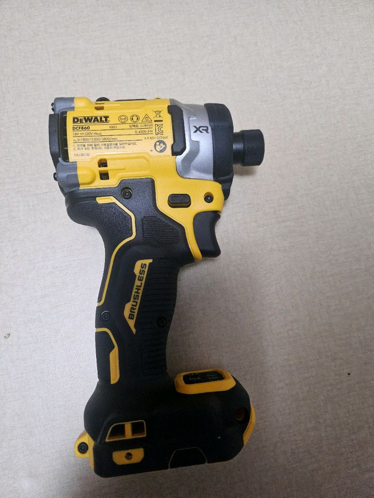 디월트임팩드릴 DCF 860(오리지널 정품 미사용)--1