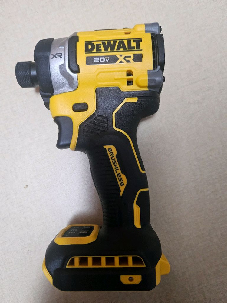디월트임팩드릴 DCF 860(오리지널 정품 미사용)--2