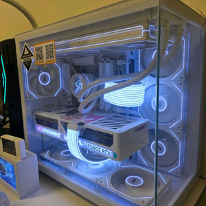 라이젠7 9800X3D RTX5080 화이트새상품PC 팝니다 이미지