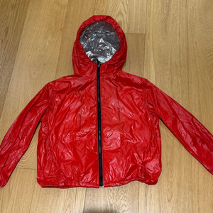 버버리 키즈 엠보싱 로고 바람막이 10Y 팝니다