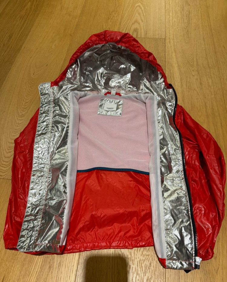 버버리 키즈 엠보싱 로고 바람막이 10Y 팝니다--1