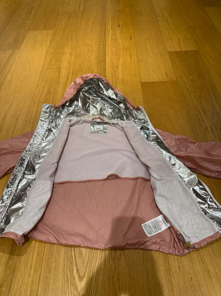 버버리 키즈 엠보싱 로고 바람막이 14Y 팝니다--1