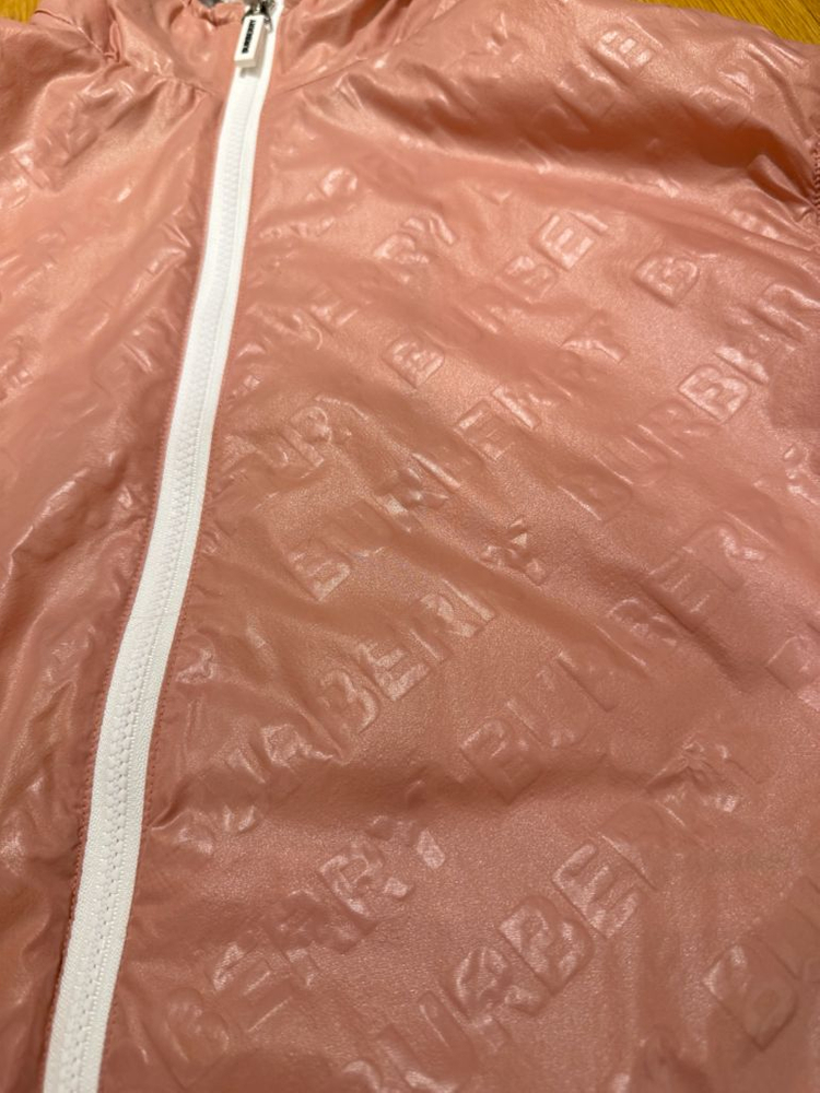 버버리 키즈 엠보싱 로고 바람막이 14Y 팝니다--3