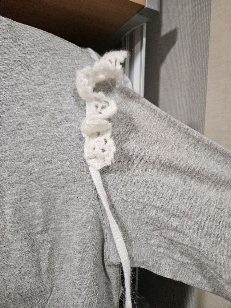 럭키슈에뜨 레이스 프릴 티셔츠--3