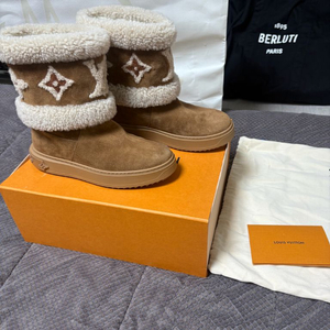 루이비통 스노우드롭 앵클 부츠 37사이즈