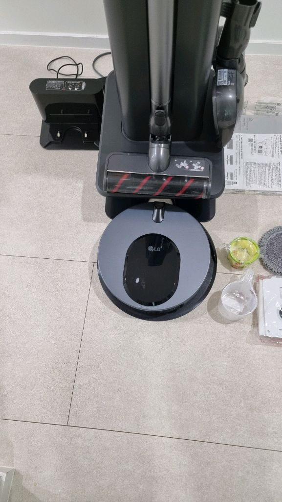 LG 코드제로 무선청소기, 물걸레 로봇청소기 세트 A급--2