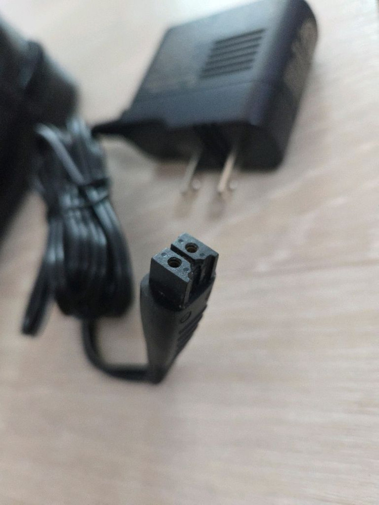 파나소닉 면도기 충전기--1