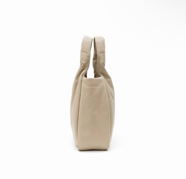 [M] 프라다 패디드 소프트 패딩 니파 레더 백 미디움 데저트 베이지--1