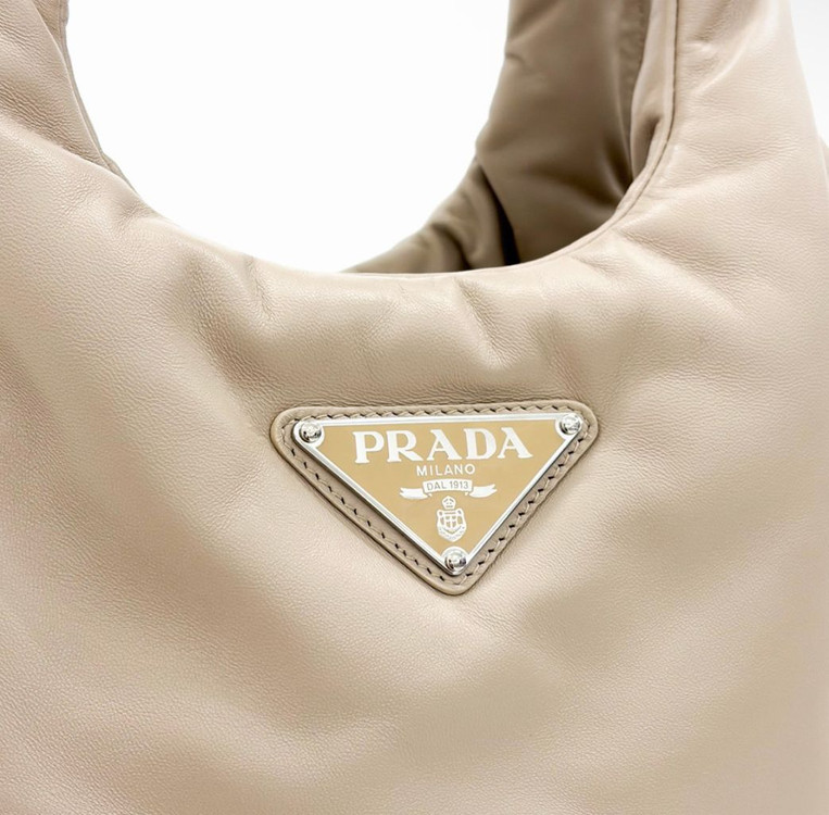 [M] 프라다 패디드 소프트 패딩 니파 레더 백 미디움 데저트 베이지--5