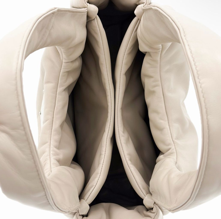 [M] 프라다 패디드 소프트 패딩 니파 레더 백 미디움 데저트 베이지--6