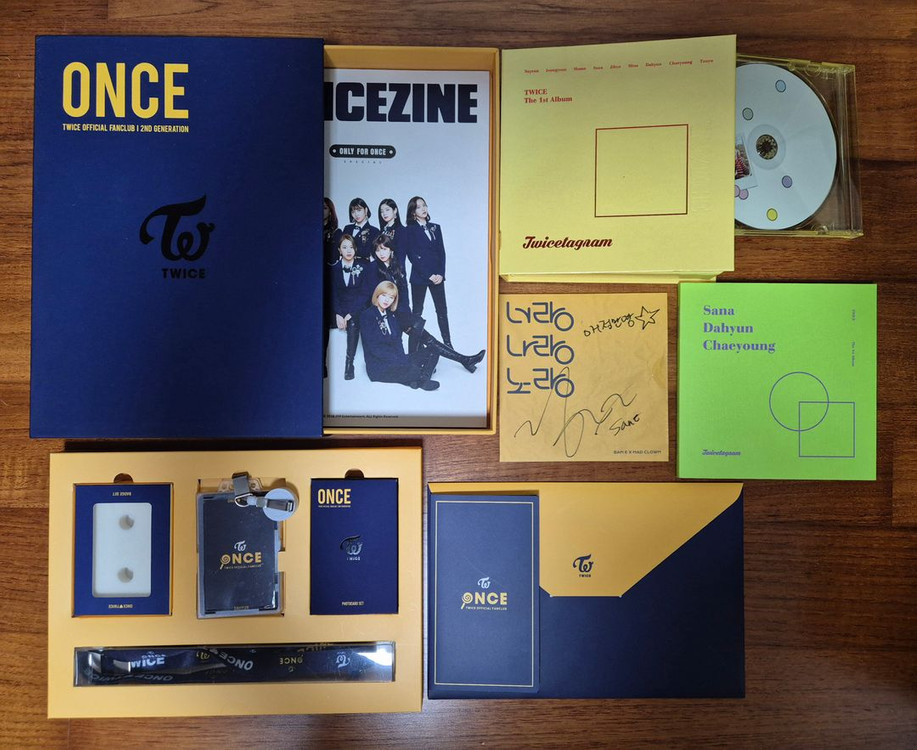 트와이스 앨범과 포카 외 이미지