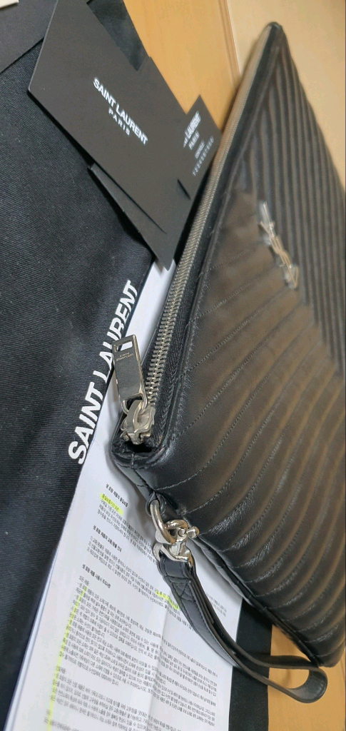 입생로랑 생로랑 클러치백 라지 정품S급(감정서O)구찌프라다루이비통디올고야드샤넬셀린느보테가버버리발렌시아가파우치가방--4