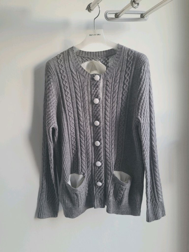 새상품 ) 여성 그레이 긴팔 케이블 버튼 가디건 화이트단추 여리핏 / 폴로 타미힐피거 띠어리 마시모두띠 자라--0
