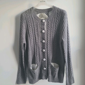 새상품 ) 여성 그레이 긴팔 케이블 버튼 가디건 화이트단추 여리핏 / 폴로 타미힐피거 띠어리 마시모두띠 자라
