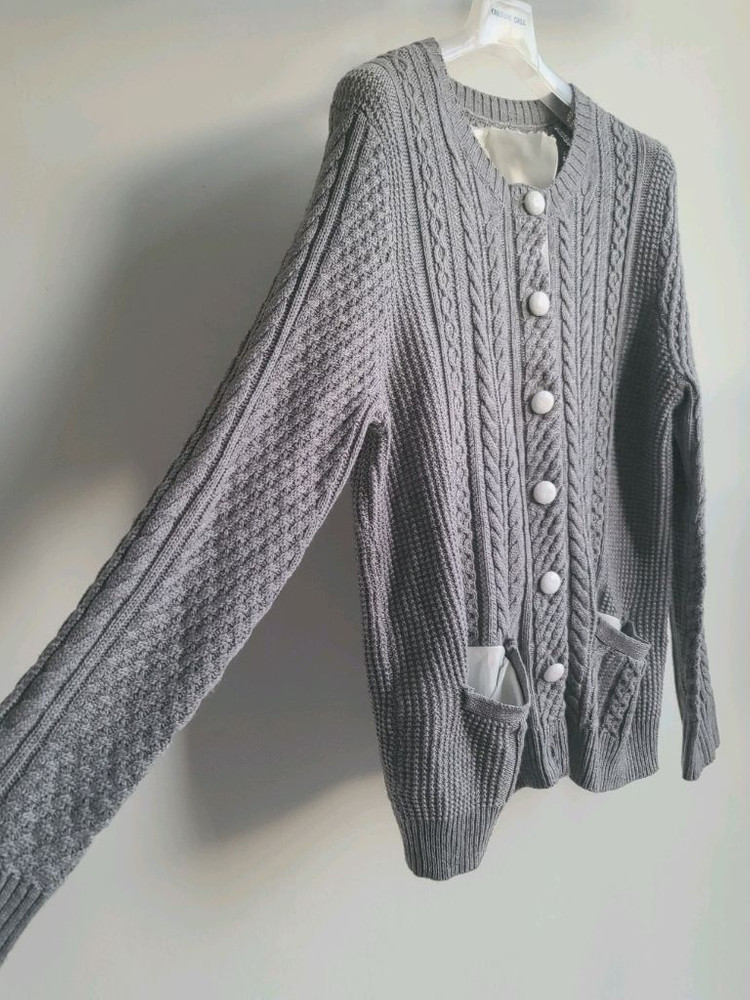 새상품 ) 여성 그레이 긴팔 케이블 버튼 가디건 화이트단추 여리핏 / 폴로 타미힐피거 띠어리 마시모두띠 자라--1