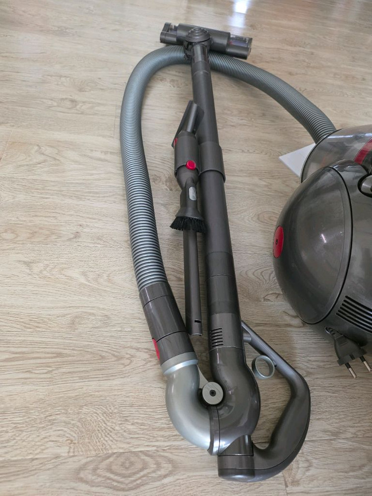 다이슨 시네틱 빅볼 유선 청소기(dyson cinetic big ball) 이미지