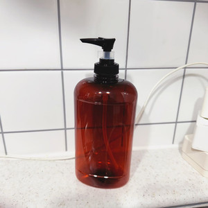 580ml 갈색 펌프 용기 24개 판매합니다.