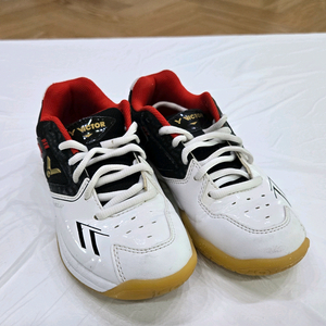 빅터 배드민턴화 205 사이즈