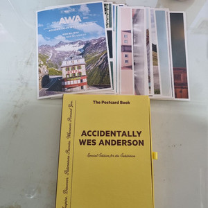 Accidentally Wes Anderson 전시 엽서북