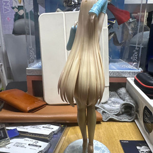 블루아카이브의 아스나와 카린 피규어입니다.