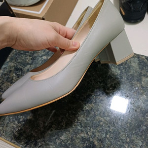 여성 포인티드 펌프스 이미지