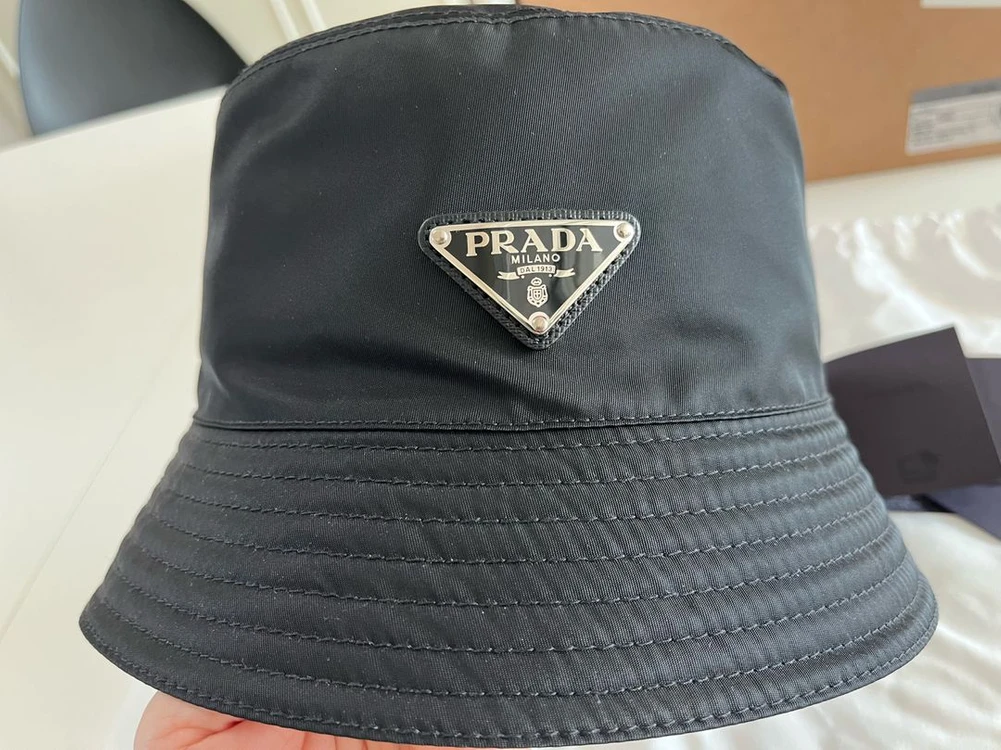 프라다 버킷햇 이미지