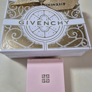 지방시 수분팩트