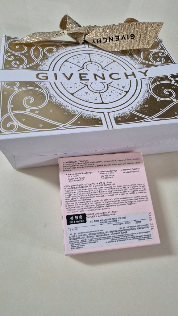 지방시 수분팩트--2