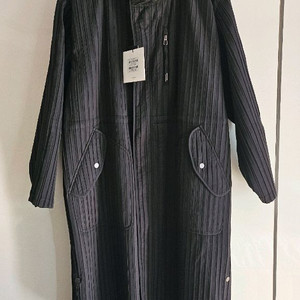 가넷옴므(GARNET HOMME) 블랙 주름 퀼팅 패디드 트렌치 코트 (100)