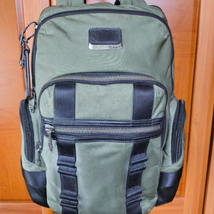 투미백팩 올리브 검정 색 정품입니다