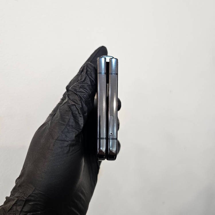 갤럭시Z플립4 256기가 블랙 (S급) / 0213--2