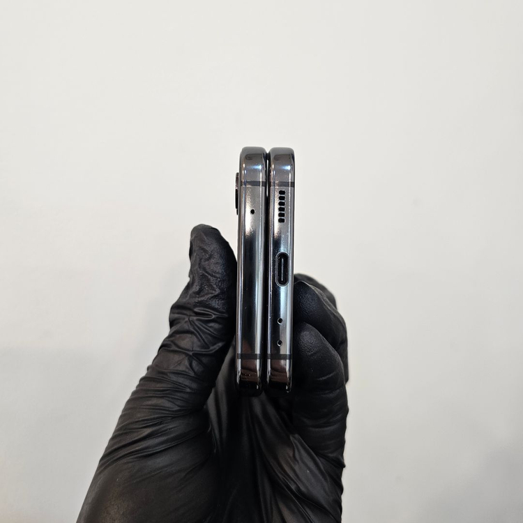 갤럭시Z플립4 256기가 블랙 (S급) / 0213--5