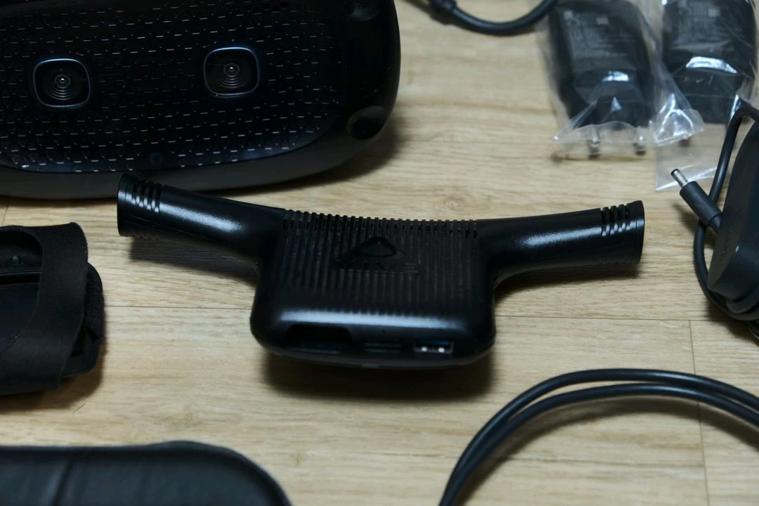HTC VIVE 코스모스 엘리트 / 프로 무선 어댑터 / 베이스 스테이션 이미지