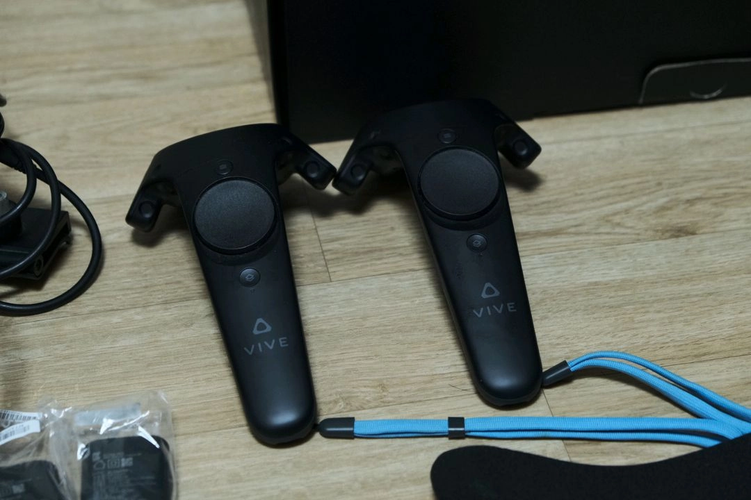 HTC VIVE 코스모스 엘리트 / 프로 무선 어댑터 / 베이스 스테이션 이미지